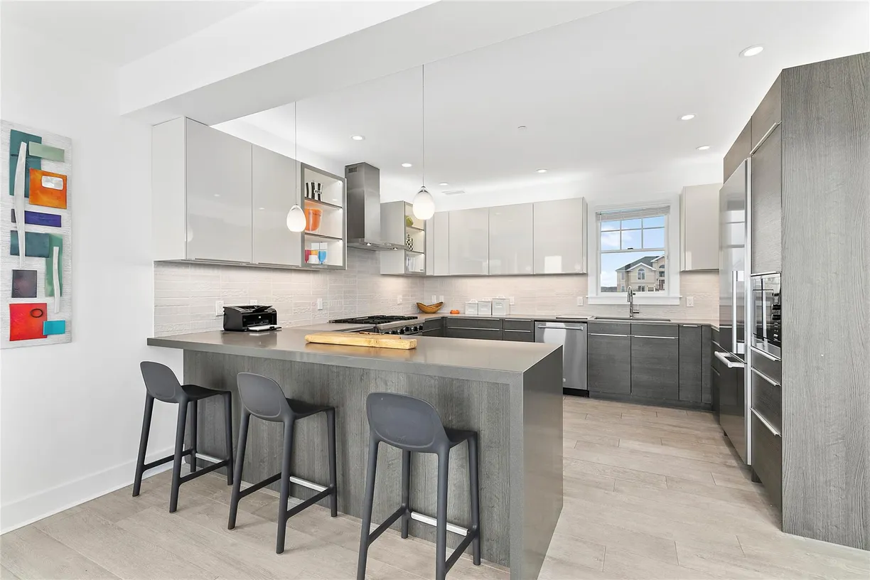 The Hamptons Real Estate | View 835 Dune Road | Listing