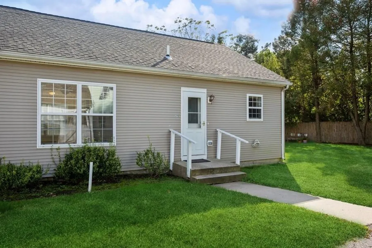 The Hamptons Real Estate | View 1000 9th Street, J73 | 1 Bed, 1 Bath