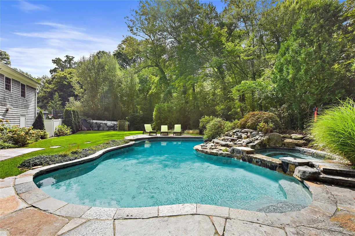 Westchester Real Estate | View 16 Eagles Bluff | Listing