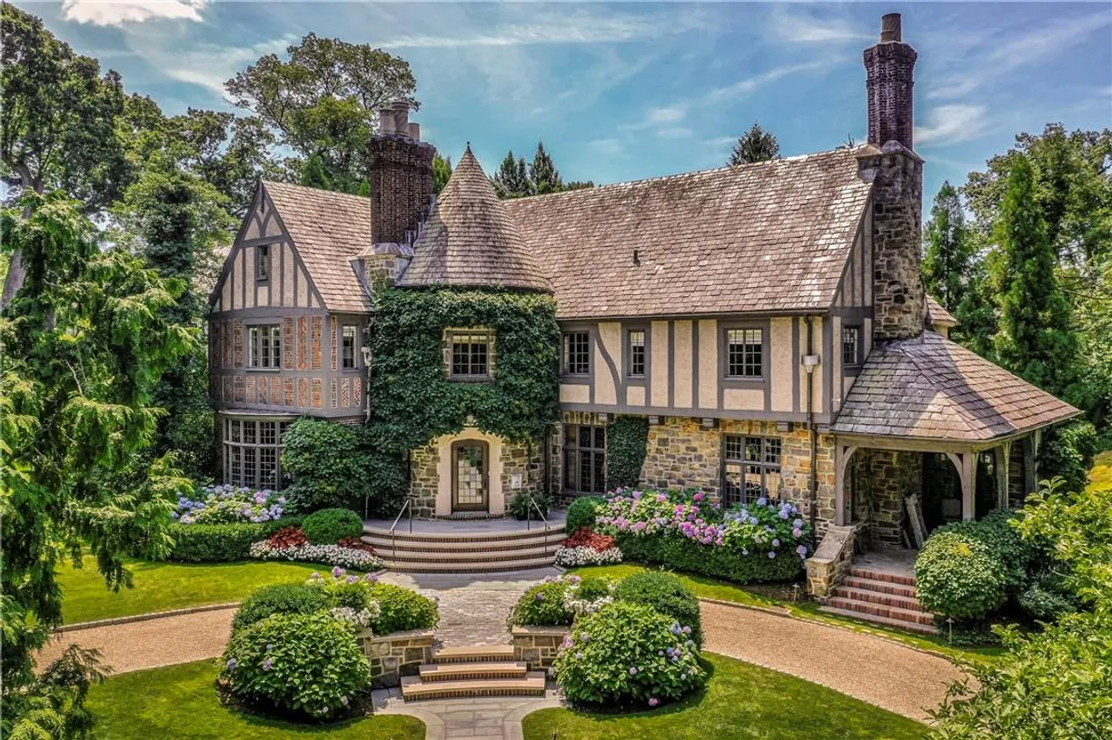 Westchester Real Estate | View 42 Masterton Road | 6 Beds, 5 Baths