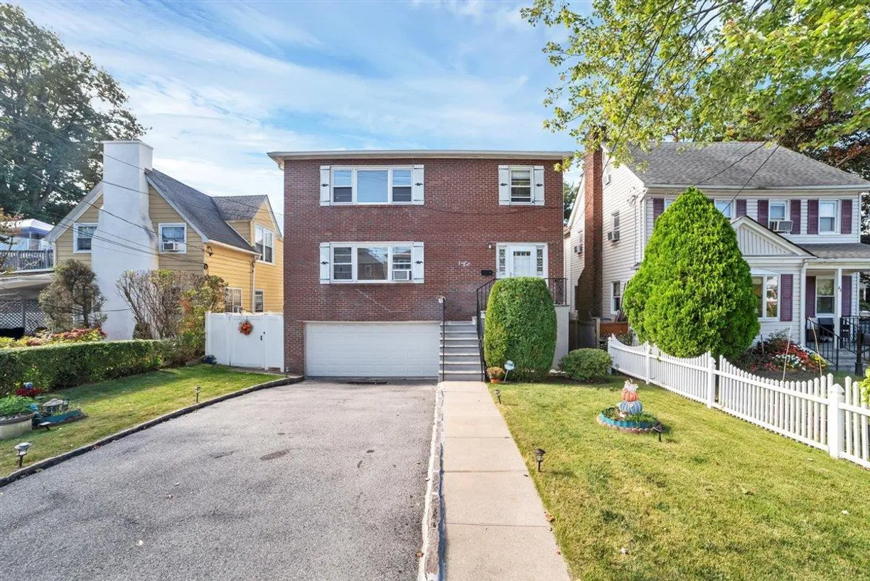 Westchester Real Estate | View 78 Borcher Avenue, 2 | 3 Beds, 2 Baths