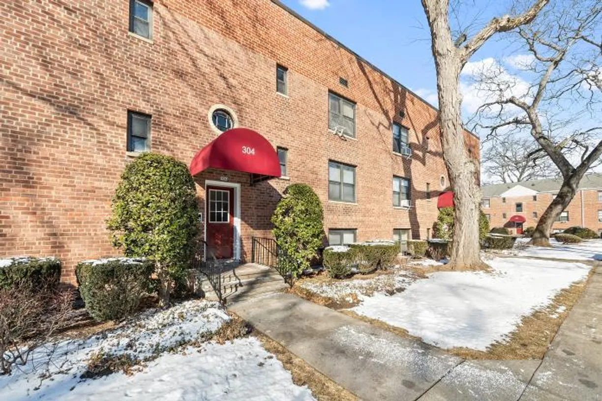 Westchester Real Estate | View 304 Richbell Road, A4 | 1 Bed, 1 Bath