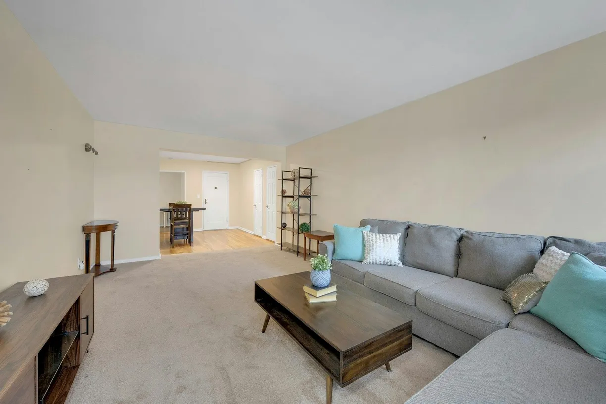 Westchester Real Estate | View 19 Old Mamaroneck Road, 3E | Listing