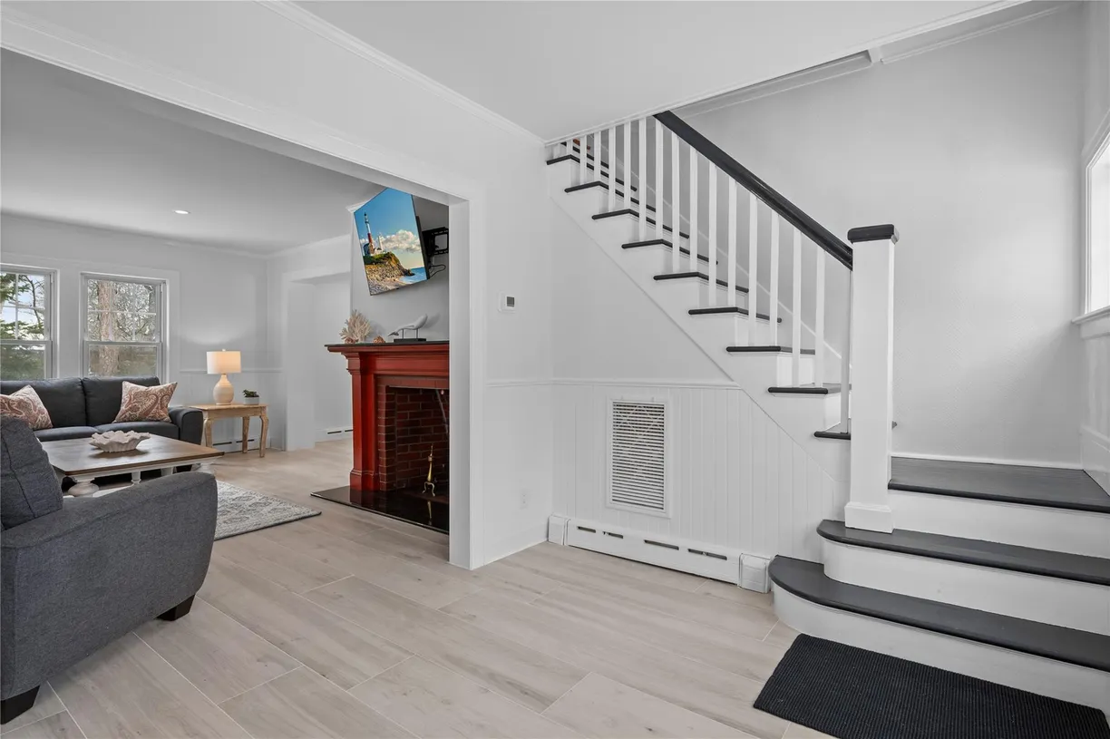 The Hamptons Real Estate | View 74 Montauk Highway | 3 Beds, 2 Baths