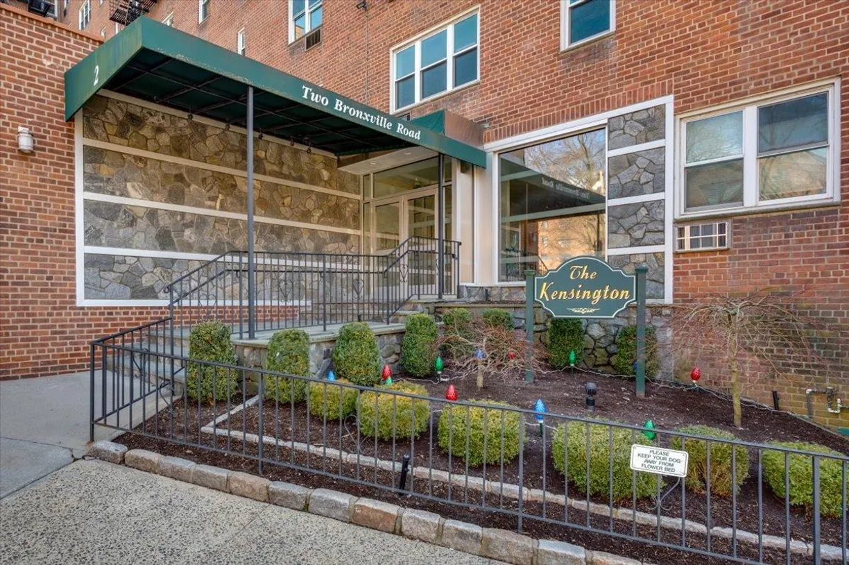Westchester Real Estate | View 2 Bronxville Road, 4L | 2 Beds, 1 Bath
