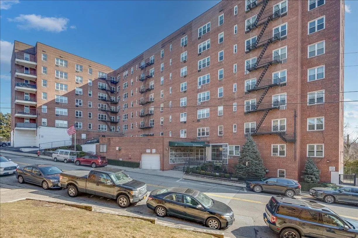 Westchester Real Estate | View 2 Bronxville Road, 4L | Listing