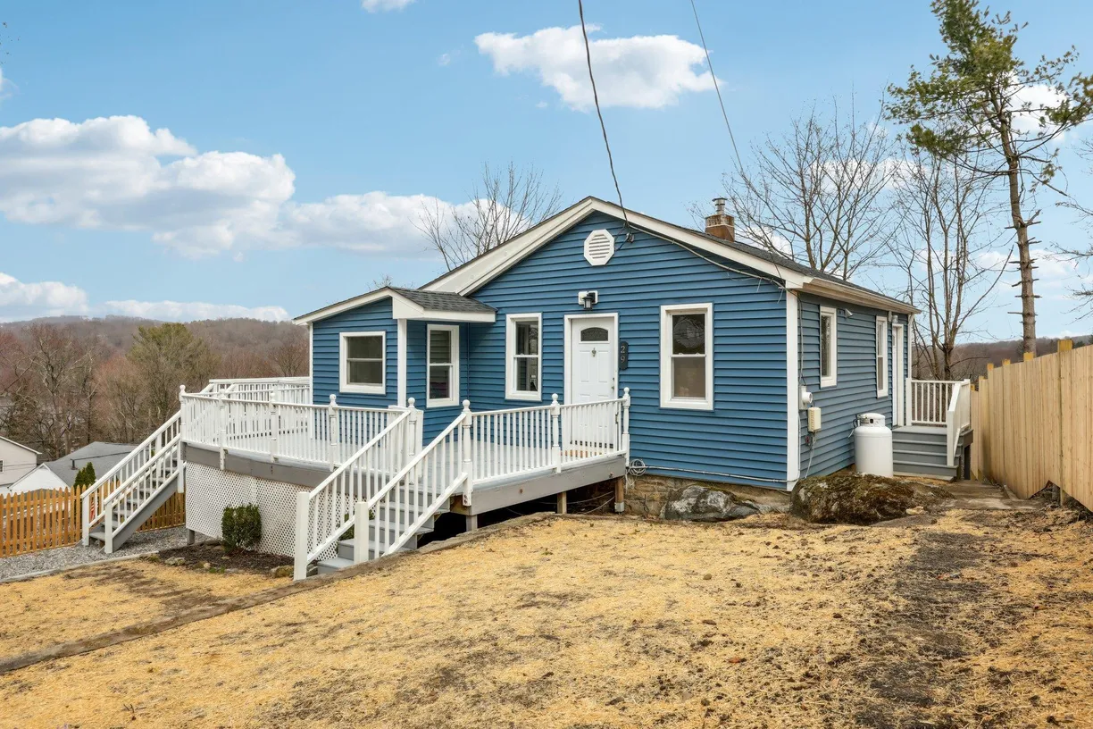Westchester Real Estate | View 29 Fairway | 2 Beds, 1 Bath