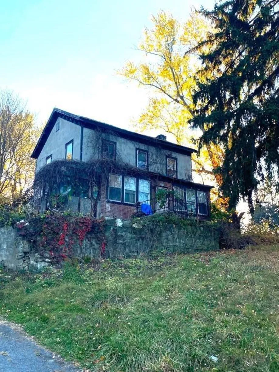 Hudson Valley Real Estate | View 236 Manchester Road | 3 Beds, 1 Bath