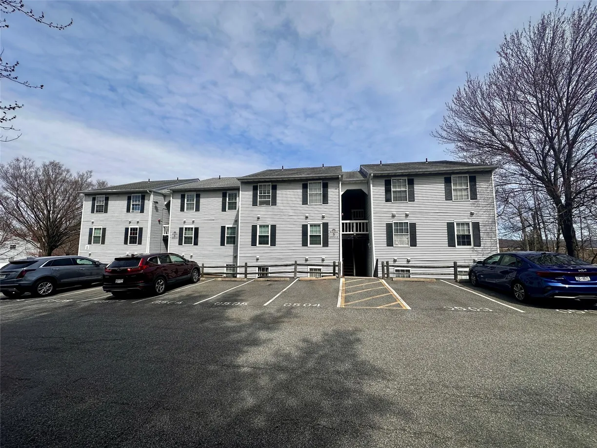 Rockland/Orange/NJ Real Estate | View 5 Lexington Hill, 3 | 2 Beds, 2 Baths