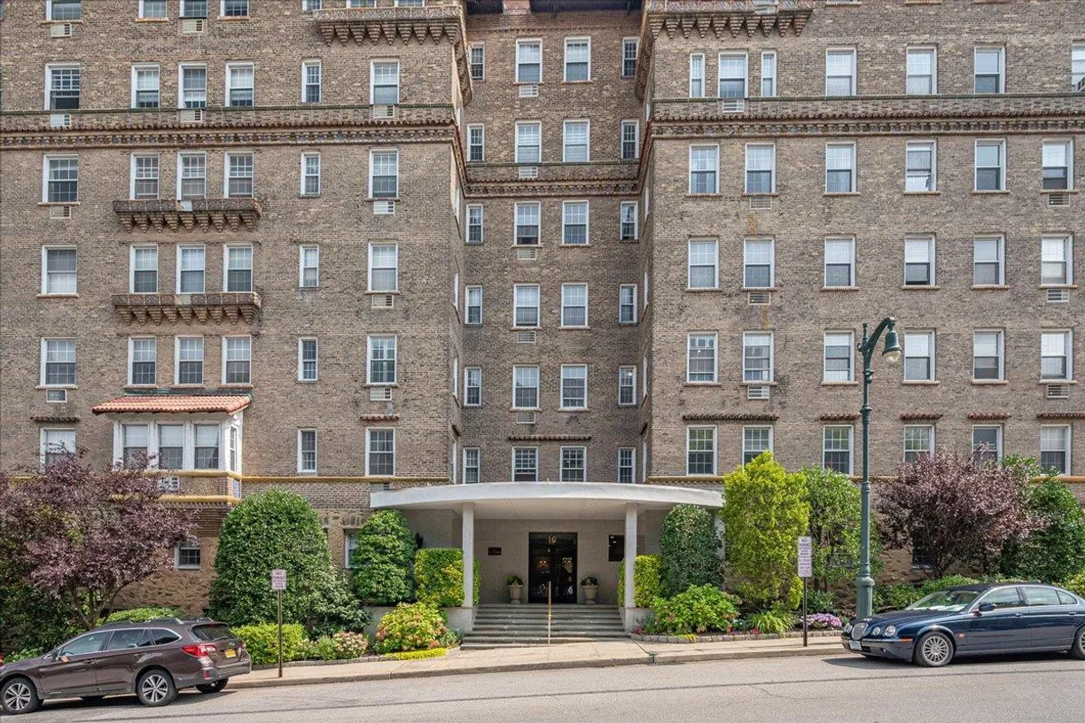 Westchester Real Estate | View 16 N Chatsworth Avenue, 110 | 1 Bed, 1 Bath