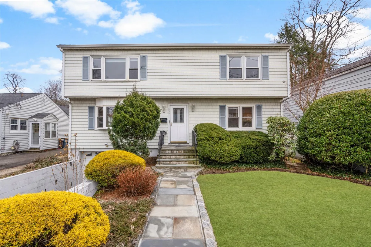 Westchester Real Estate | View 539 N Wagner Avenue | 4 Beds, 3 Baths