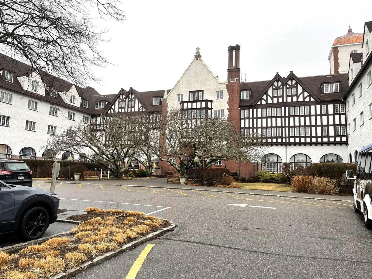 The Hamptons Real Estate | View 236 Edgemere Street, 106 | 1 Bed, 1 Bath