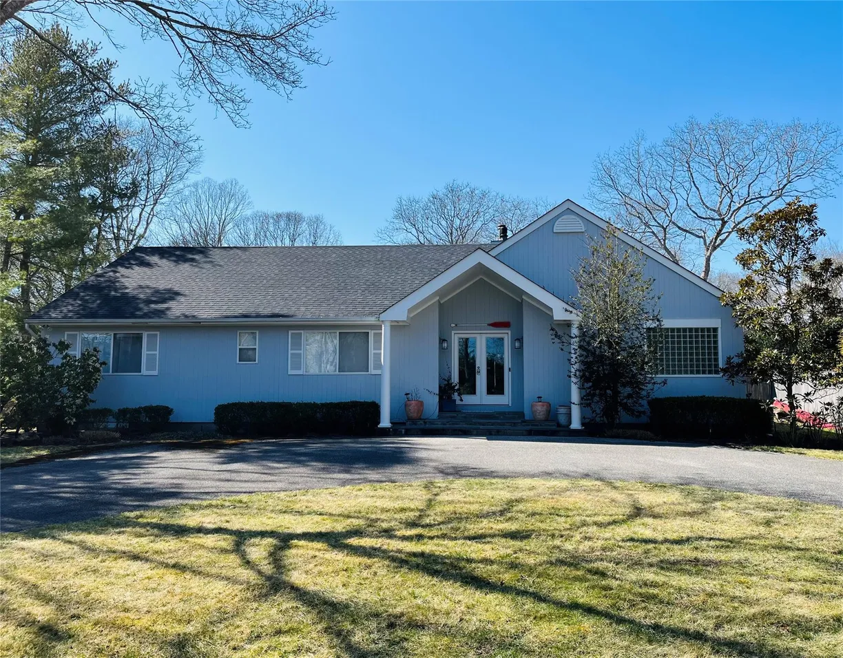 The Hamptons Real Estate | View 29 Bridle Path | 4 Beds, 3 Baths