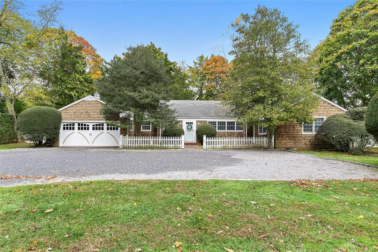 The Hamptons Real Estate | View 669 Hill Street | 3 Beds, 2 Baths