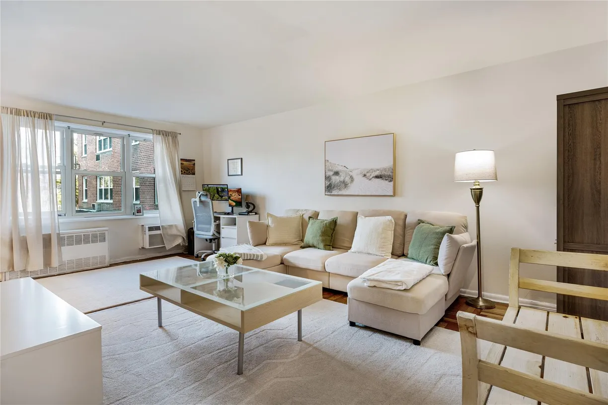 Westchester Real Estate | View 2 Bronxville Road, 3N | 1 Bed, 1 Bath
