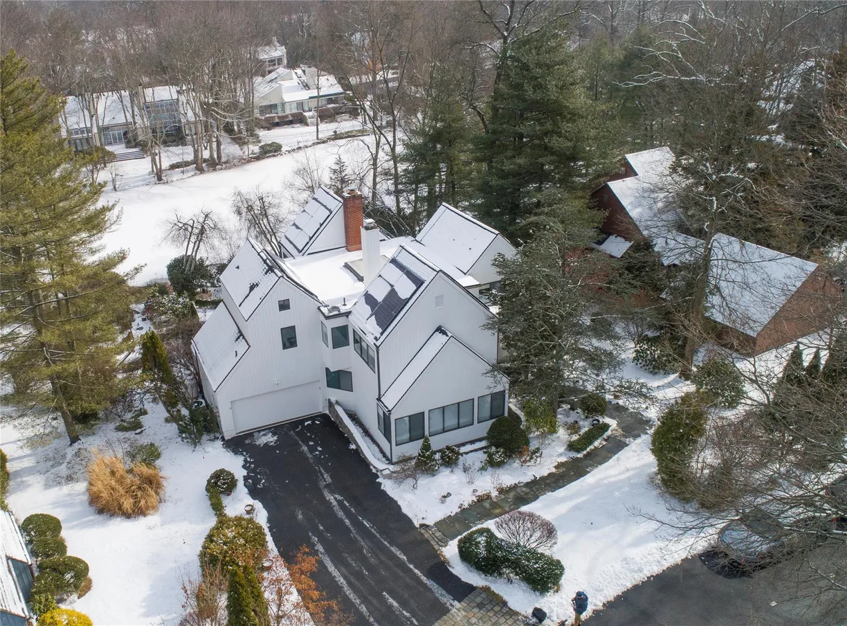 Westchester Real Estate | View 23 Harrows Lane | 5 Beds, 4 Baths