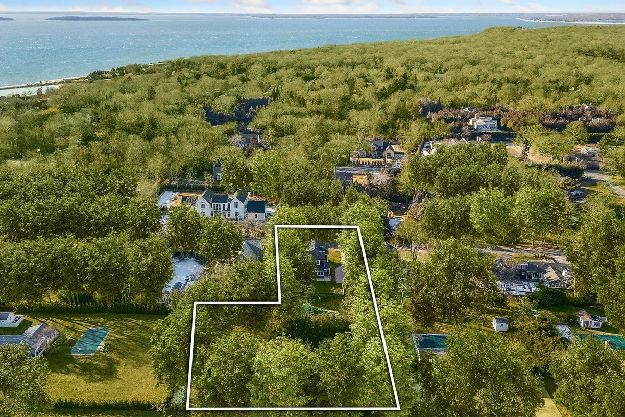 The Hamptons Real Estate | View 10 Maunakea Street | Listing