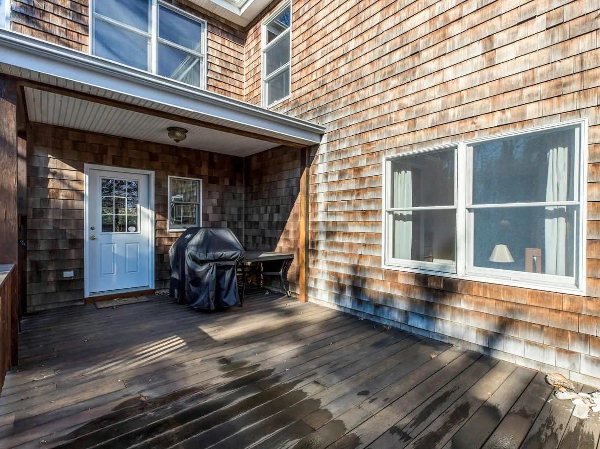 The Hamptons Real Estate | View 48 Oakhurst Road | Listing