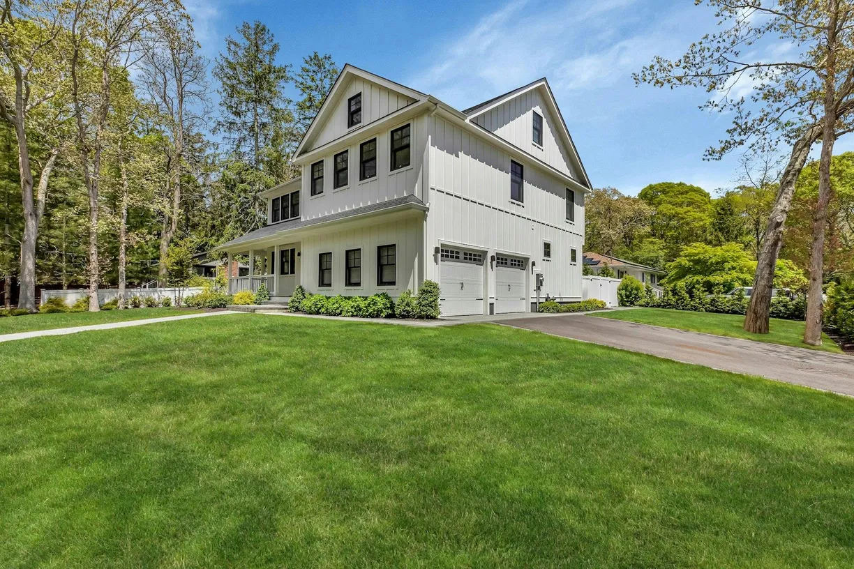 The Hamptons Real Estate | View 18 Sea Gate Avenue | 4 Beds, 4 Baths