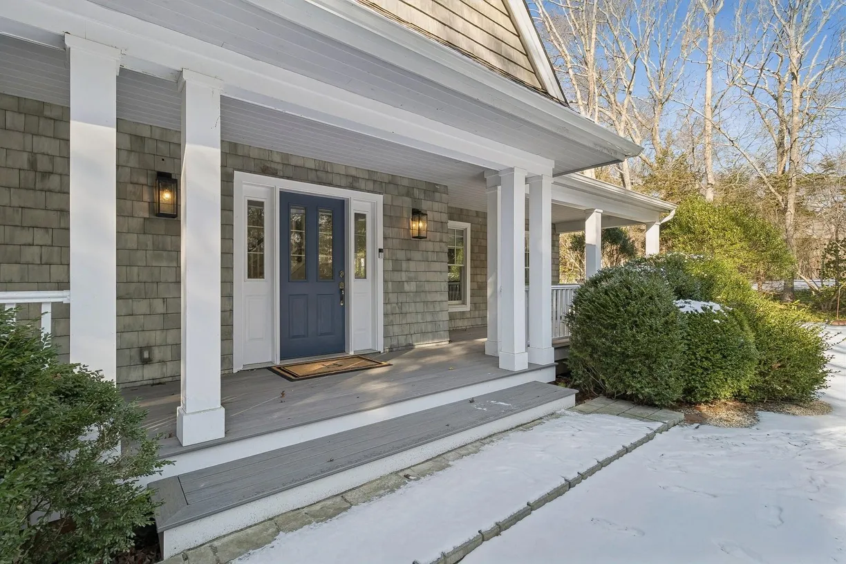The Hamptons Real Estate | View 12 Bay Colony Court | Listing