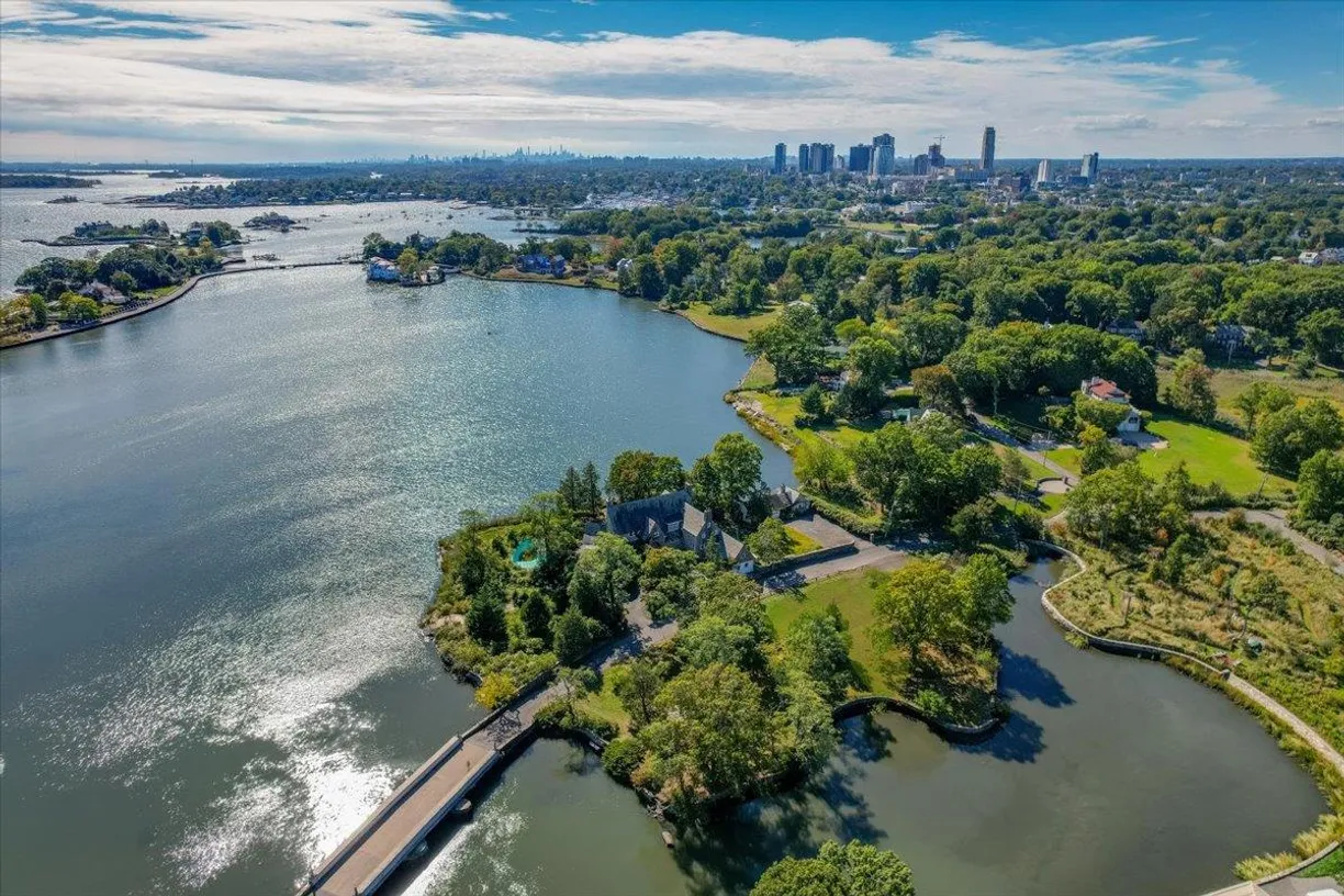 Westchester Real Estate | View 1 Pryer Manor Road | Listing