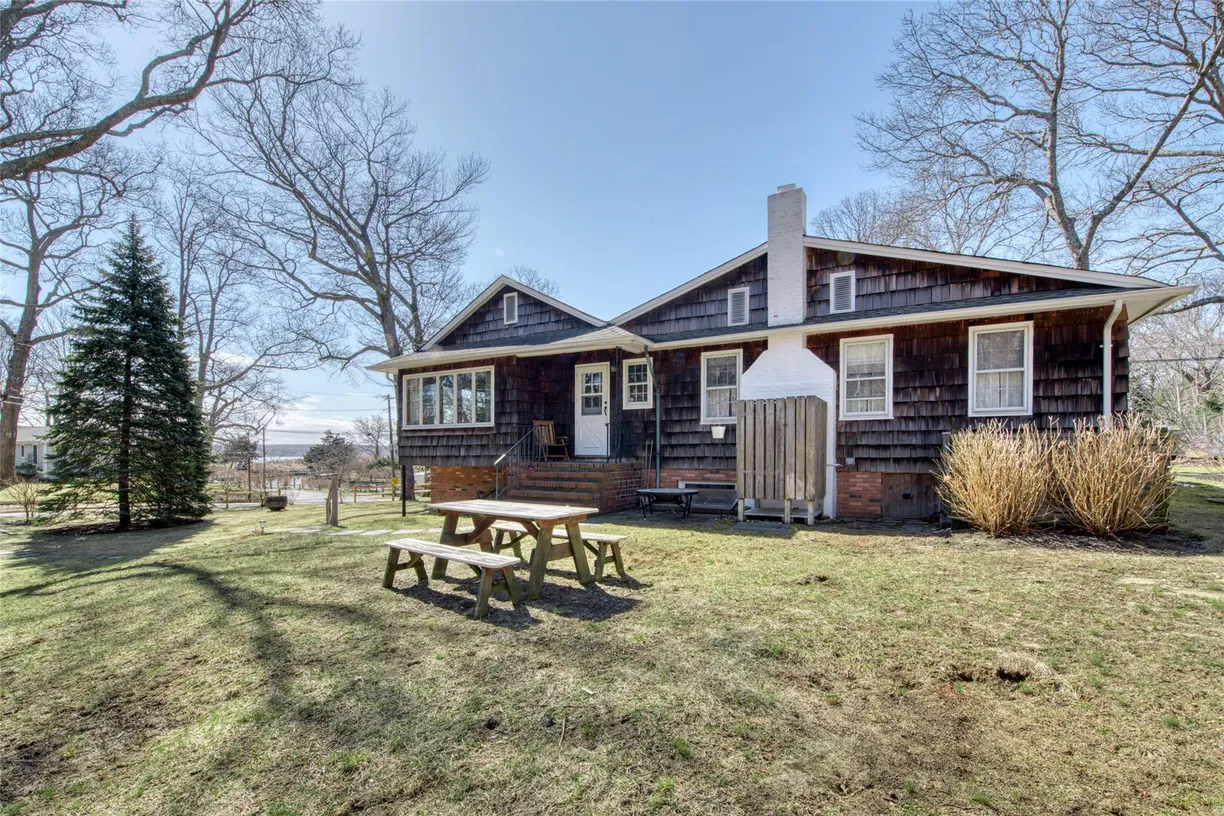 The Hamptons Real Estate | View 2255 Old Orchard Road | 4 Beds, 1 Bath
