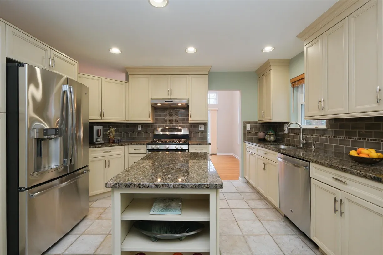 Westchester Real Estate | View 19 High Ridge Road | 2 Beds, 2 Baths