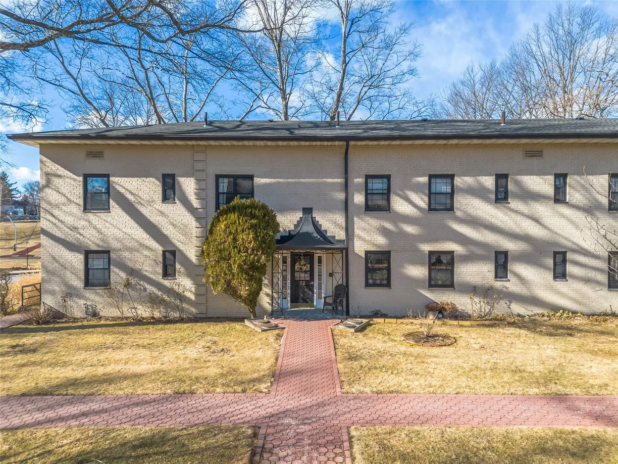 Westchester Real Estate | View 73 Manchester Road, 2R | 2 Beds, 1 Bath