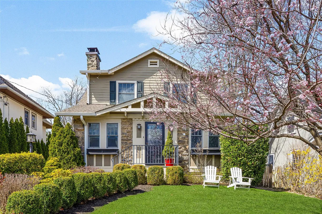 Westchester Real Estate | View 8 Summit Avenue | 5 Beds, 3 Baths