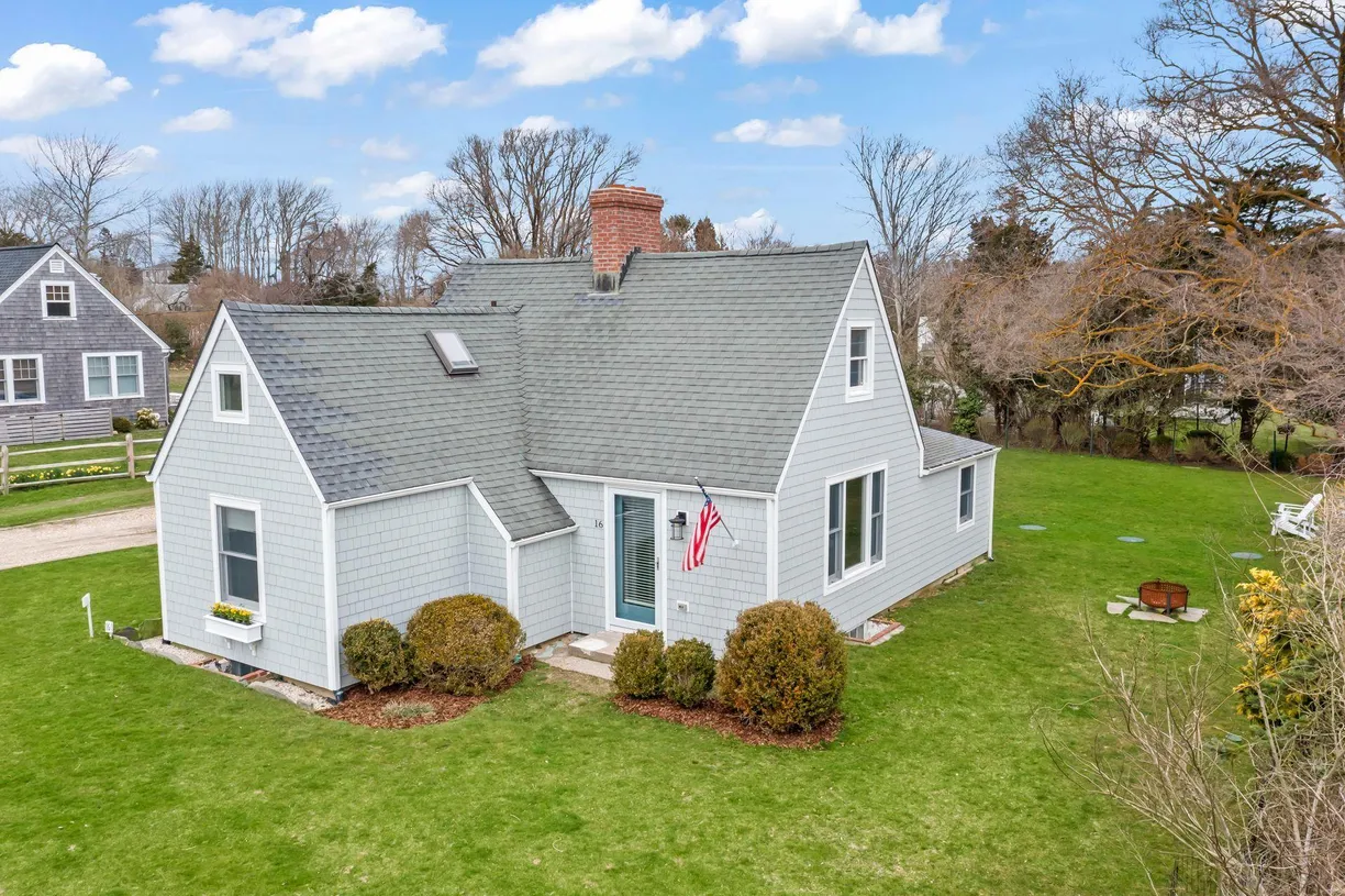 The Hamptons Real Estate | View 16 S Elihu | 4 Beds, 2 Baths