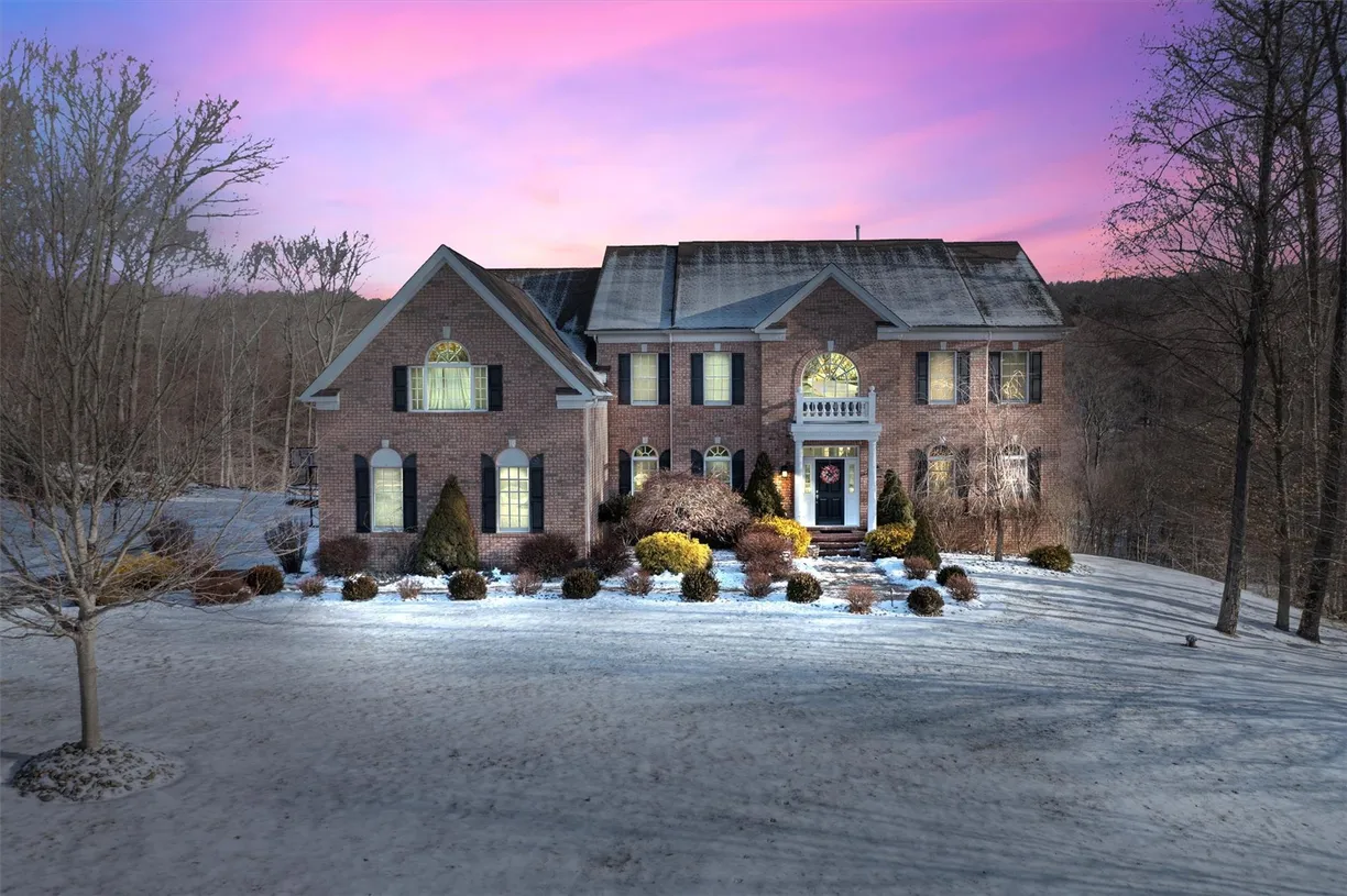 Hudson Valley Real Estate | View 138 Heather Drive | 4 Beds, 6 Baths