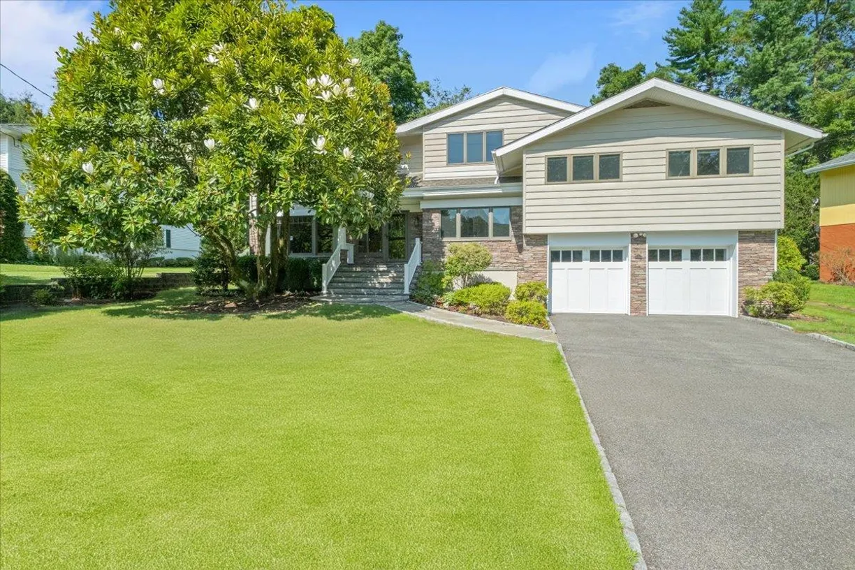 Westchester Real Estate | View 50 Black Birch Lane | 5 Beds, 4 Baths