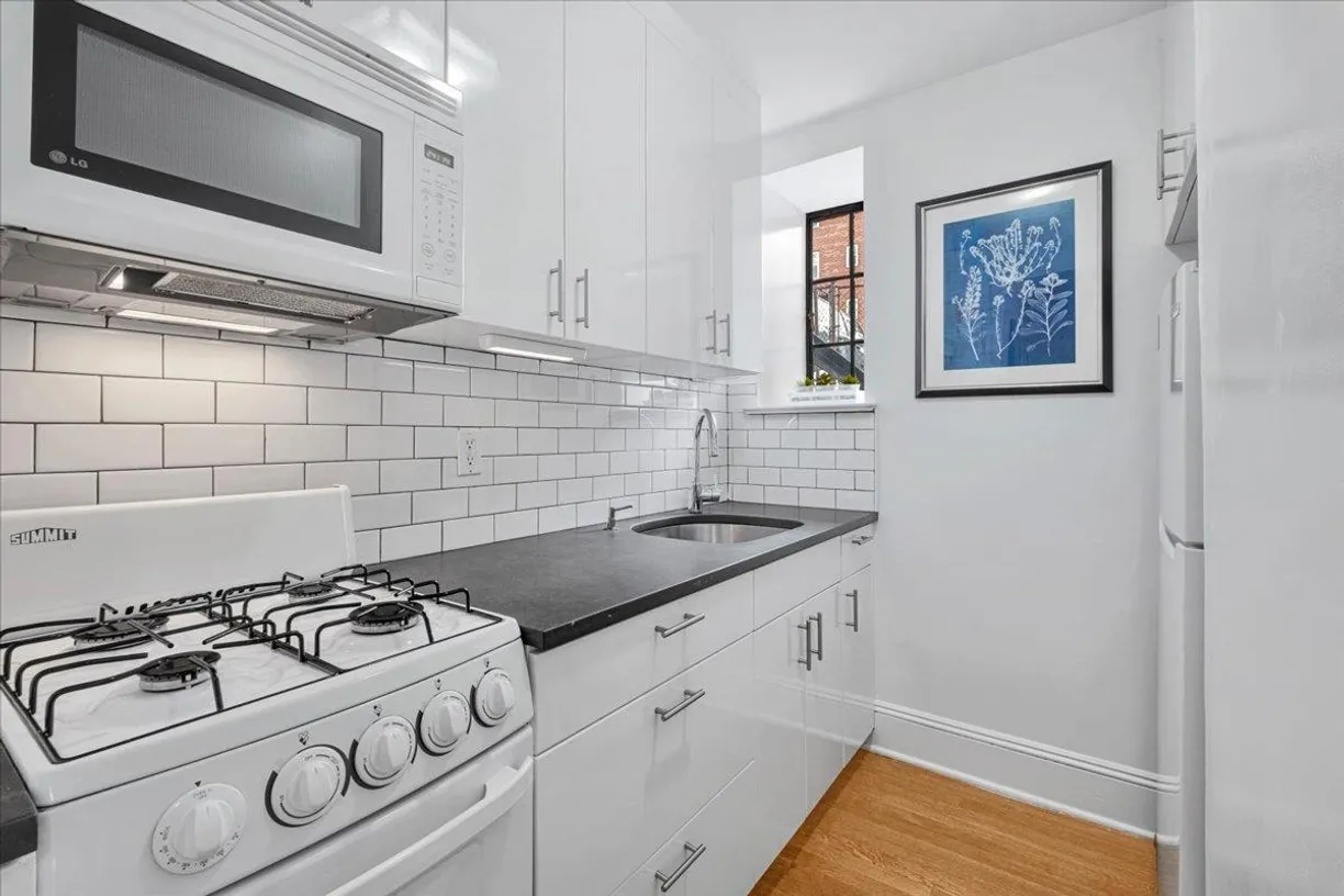 Westchester Real Estate | View 20 N Broadway, L155 | Listing