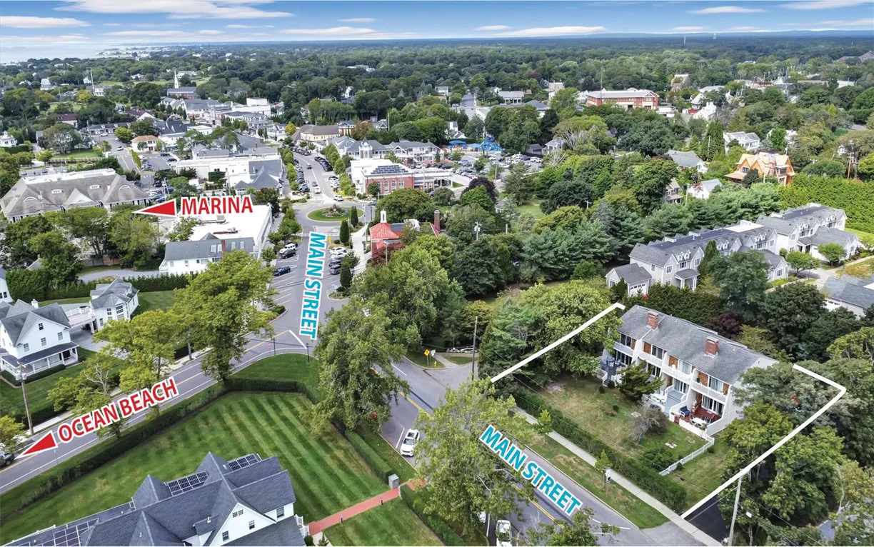 The Hamptons Real Estate | View 188 Main Street | 2 Beds, 2 Baths