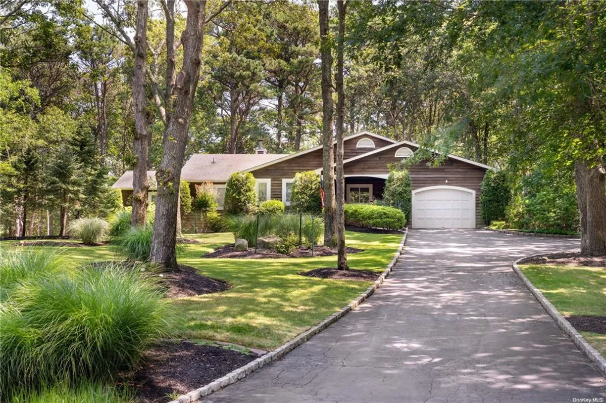 The Hamptons Real Estate | View 1 Woodview Way | 3 Beds, 2 Baths