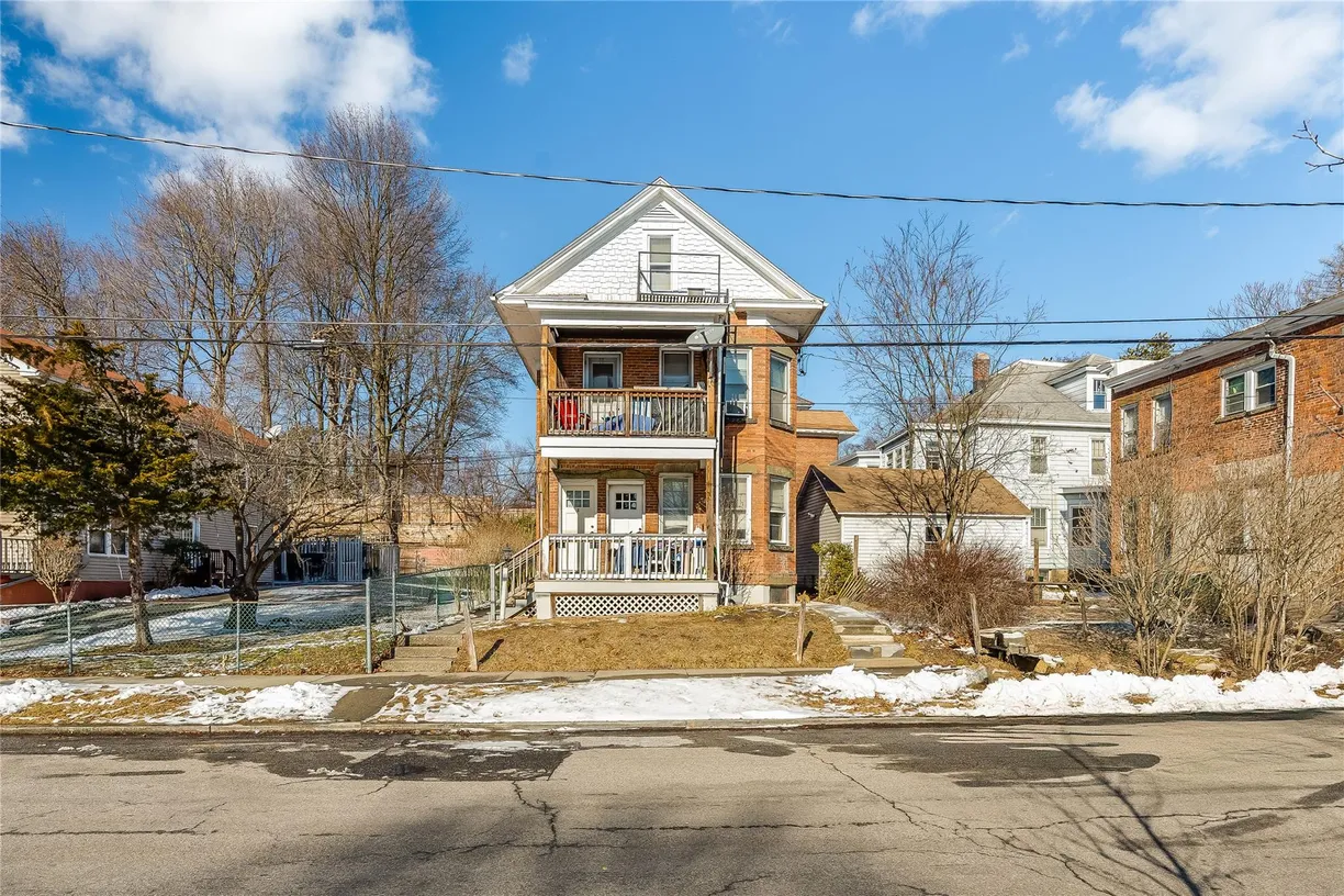 Hudson Valley Real Estate | View 31 Holmes Street | 4 Beds, 4 Baths