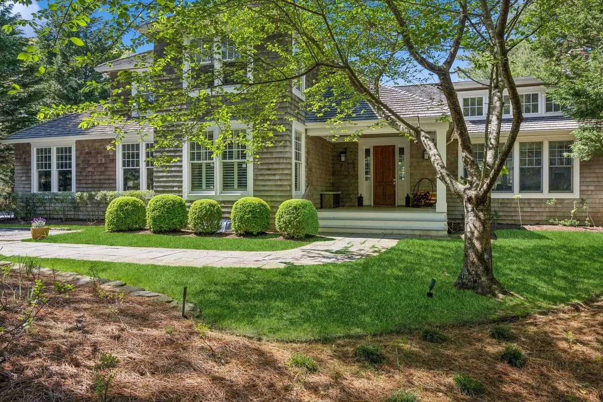 The Hamptons Real Estate | View 9 Owl's Nest Lane | Listing