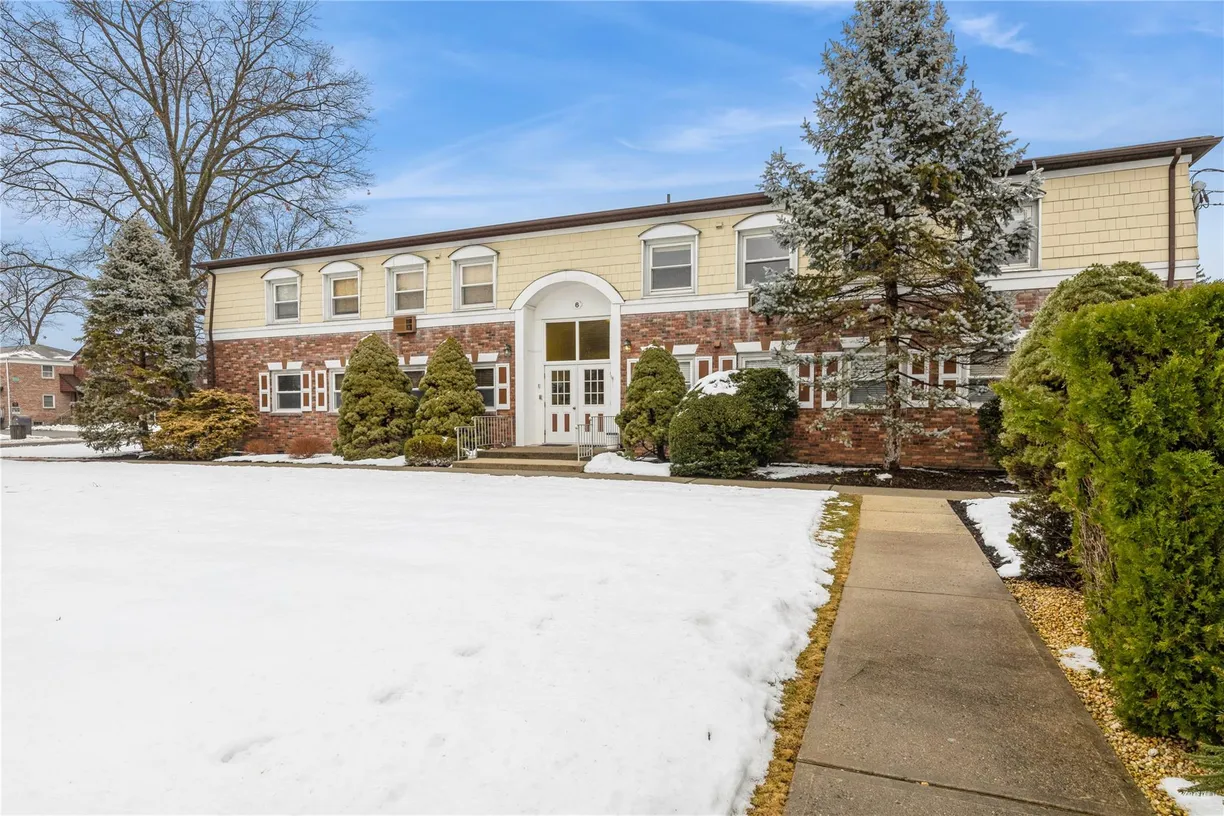 Rockland/Orange/NJ Real Estate | View 6 Normandy Village, 8 | 1 Bed, 1 Bath
