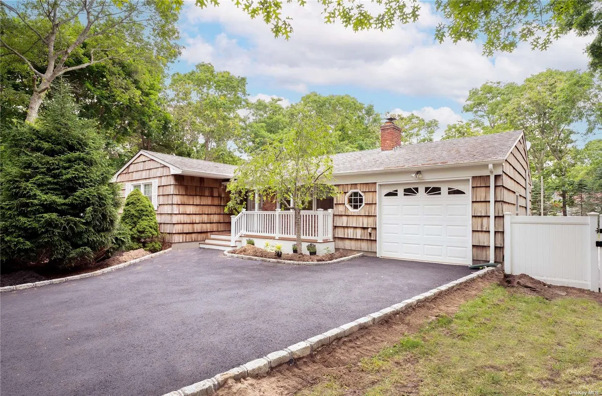 The Hamptons Real Estate | View 8 Wakeman Court | 4 Beds, 3 Baths