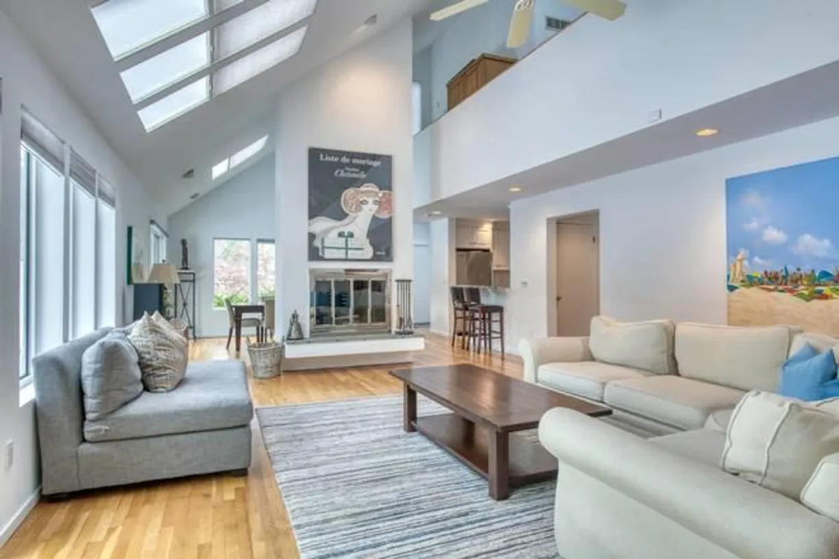 The Hamptons Real Estate | View 34 Park Circle | Listing