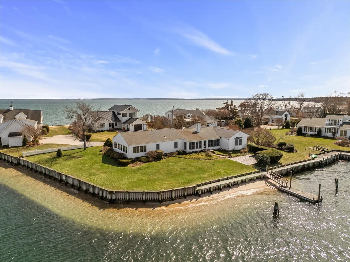 The Hamptons Real Estate | View 855 Old Salt Road | 4 Beds, 3 Baths