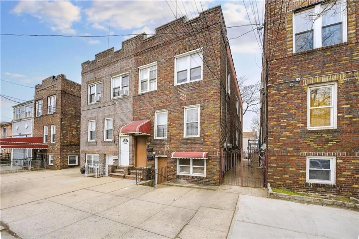 New York City Real Estate | View 1904 Rockaway Parkway | 6 Beds, 3 Baths