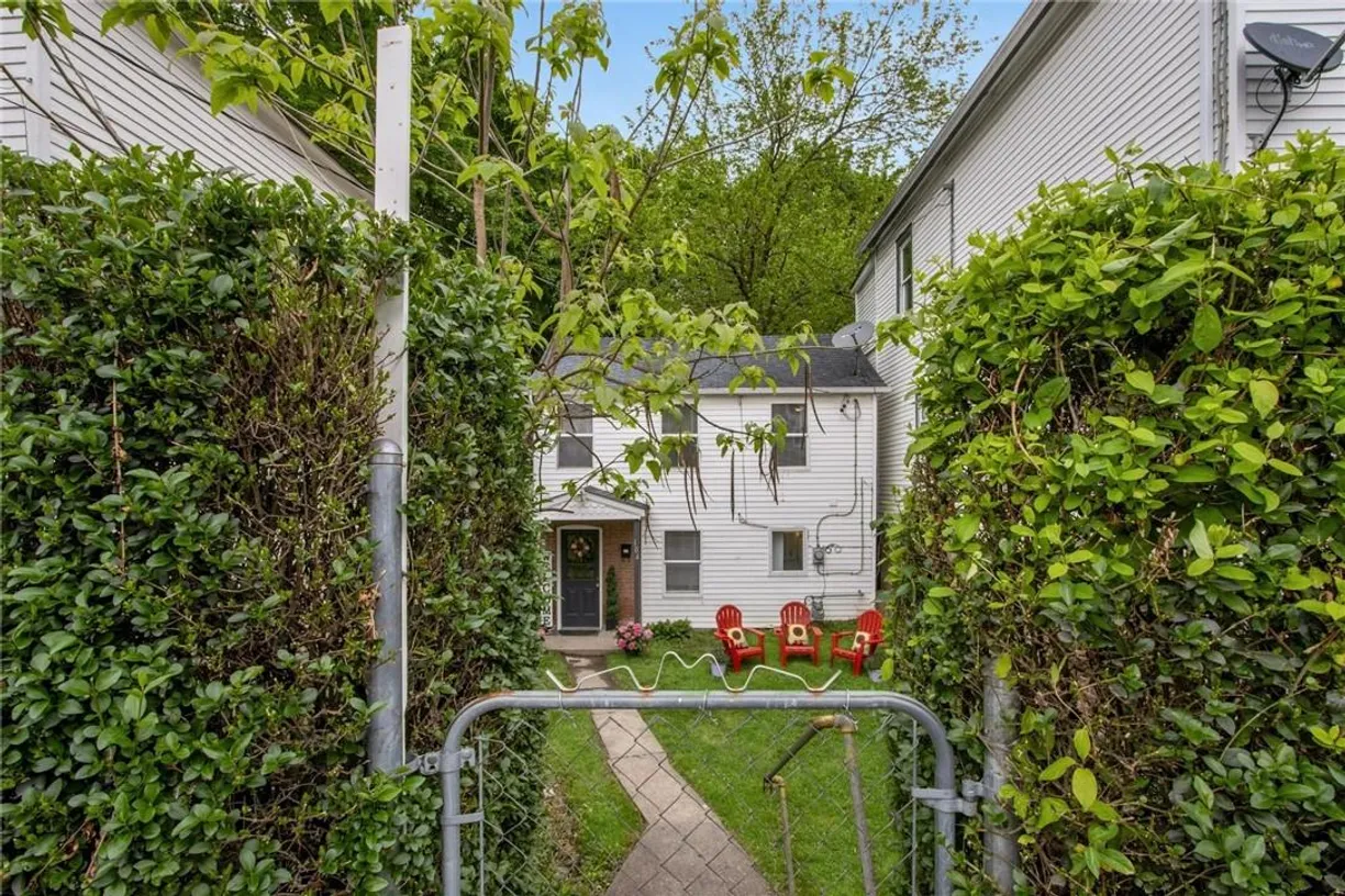 Rockland/Orange/NJ Real Estate | View 104 Carter Street | 2 Beds, 1 Bath