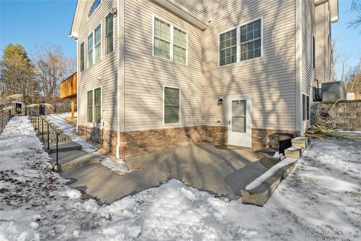 Hudson Valley Real Estate | View 17 Providence Way | 1 Bed, 1 Bath