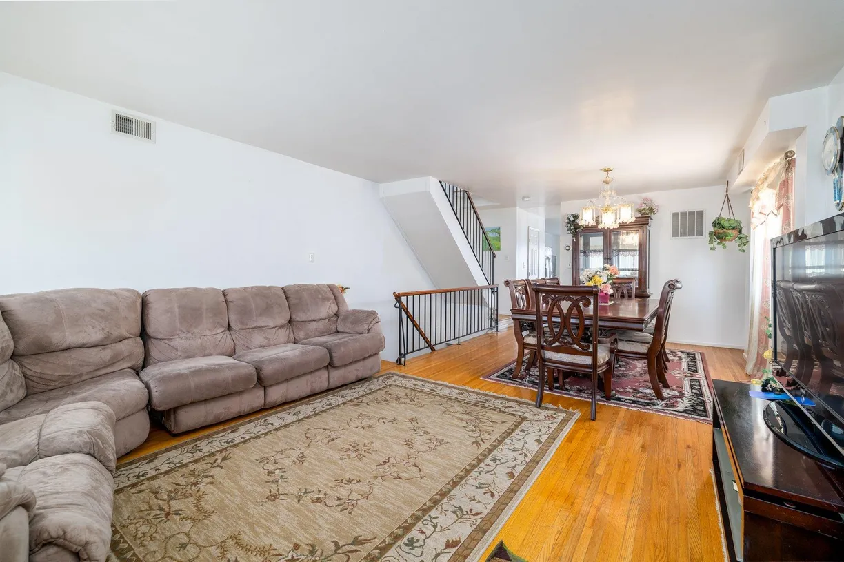 New York City Real Estate | View 51 Georgetown | 3 Beds, 4 Baths