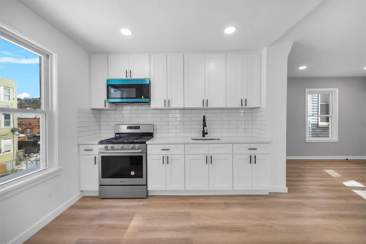 Westchester Real Estate | View 53 Radford Street, 2 | 3 Beds, 1 Bath