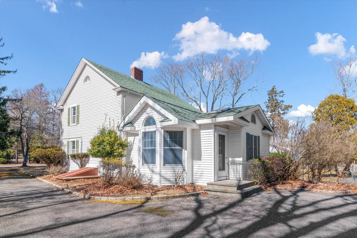The Hamptons Real Estate | View 12 Summit Boulevard | Listing