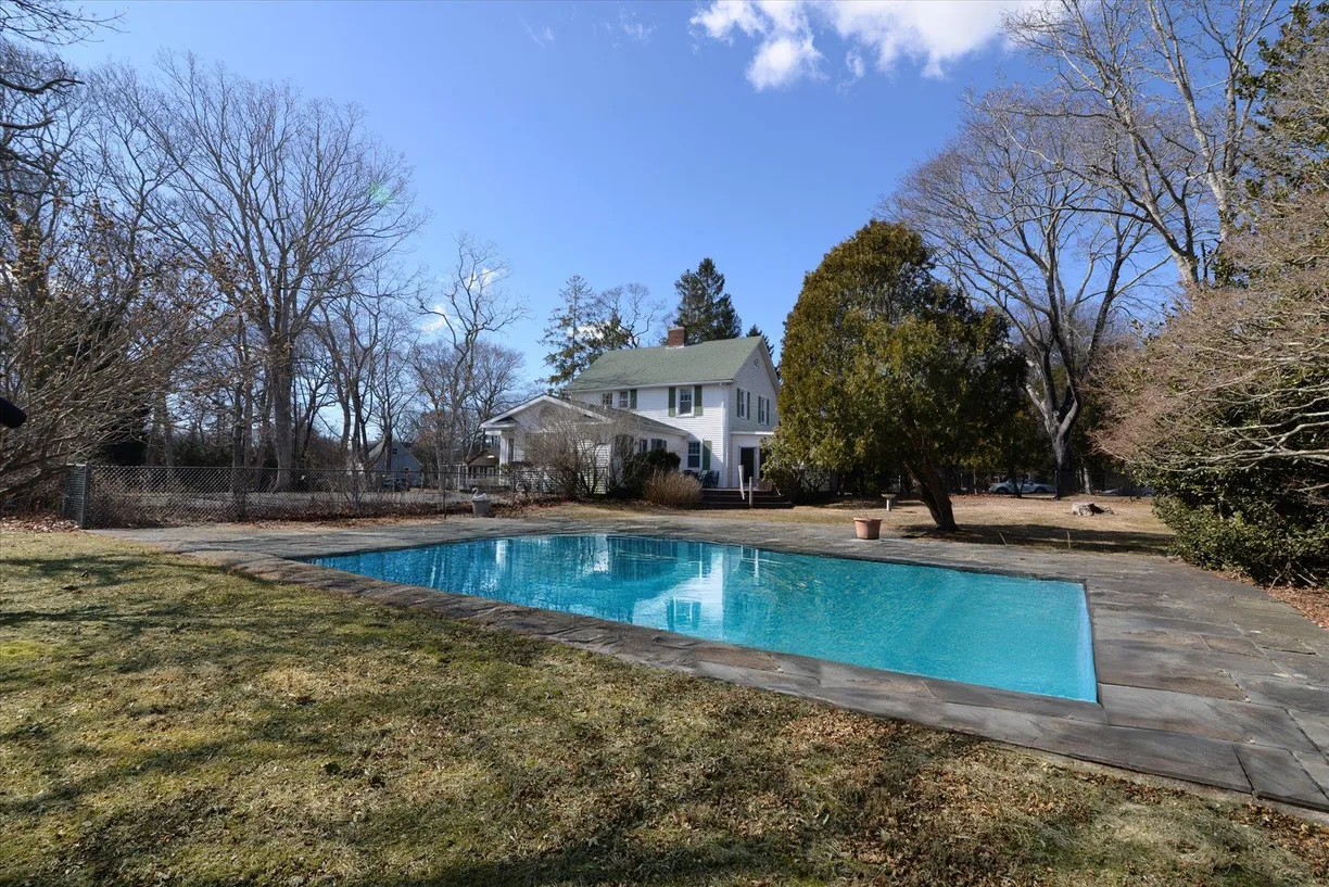 The Hamptons Real Estate | View 12 Summit Boulevard | Listing