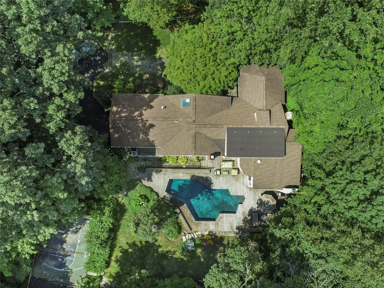 Westchester Real Estate | View 8 Hardscrabble Circle | 3 Beds, 4 Baths