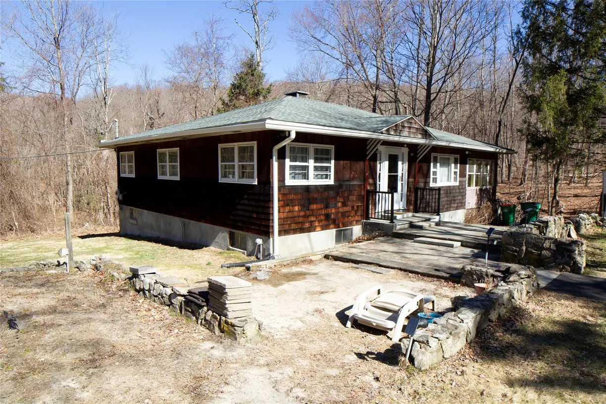 Hudson Valley Real Estate | View 101 Woodmont Road | Listing